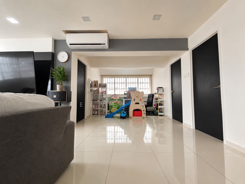 708 Jurong West Street 71, 708 Jurong West Street 71, 3 Bedrooms, 1,593 sqft, HDB Flat For Sale, by Kelvis Kua, 500182428 - Living Room - PropertyGuru.com.sg