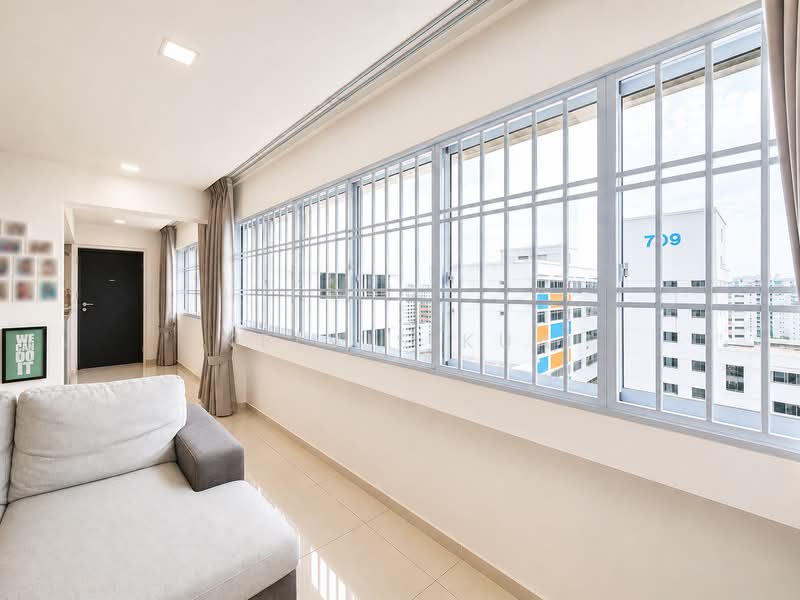 708 Jurong West Street 71, 708 Jurong West Street 71, 3 Bedrooms, 1,593 sqft, HDB Flat For Sale, by Kelvis Kua, 500182428 - Living Room - PropertyGuru.com.sg