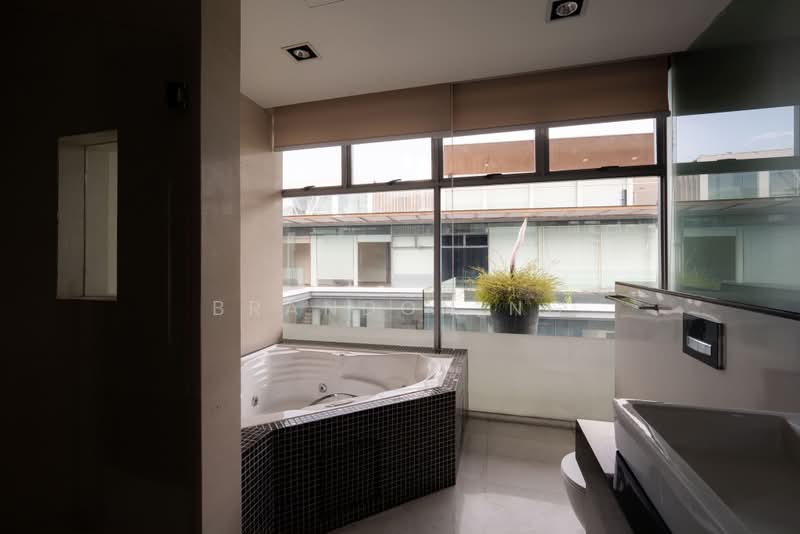Sentosa Cove, Ocean Drive, 5 Bedrooms, 6,000 sqft, Bungalow House For Sale, by Brandon Ng, 500182443 - Master Bathroom - PropertyGuru.com.sg