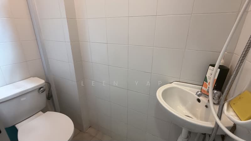 Maple Woods, 991 Bukit Timah Road, Room Rental, 90 sqft, Condominium For Rent, by Leen Yap, 500182466 - Bathroom - PropertyGuru.com.sg