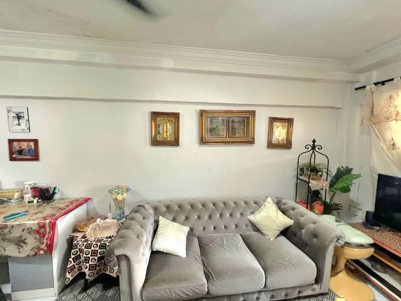 26 Teck Whye Lane, 26 Teck Whye Lane, 2 Bedrooms, 796 sqft, HDB Flat For Sale, by Nadiyah Kamsani, 500182478 - Living Room - PropertyGuru.com.sg