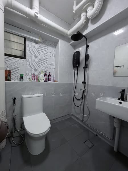 683D Woodlands Drive 62, 683D Woodlands Drive 62, 3 Bedrooms, 1,291 sqft, HDB Flat For Sale, by Janice Wang, 500182481 - Bathroom - PropertyGuru.com.sg