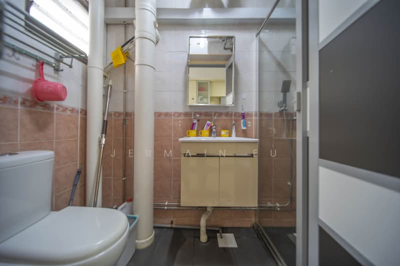 273A Jurong West Avenue 3, 273A Jurong West Avenue 3, 3 Bedrooms, 1,194 sqft, HDB Flat For Sale, by Jermain Eu, 500182484 - Bathroom - PropertyGuru.com.sg