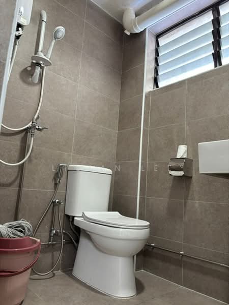 517 Jurong West Street 52, 517 Jurong West Street 52, 2 Bedrooms, 796 sqft, HDB Flat For Rent, by Lilian Lee, 500182488 - Bathroom - PropertyGuru.com.sg