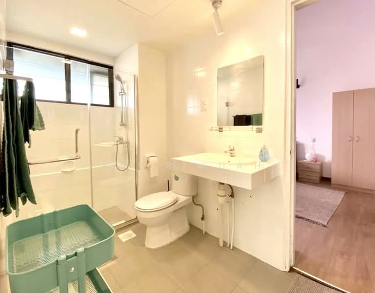 Teresa Ville, 1007 Lower Delta Road, 4 Bedrooms, 1,926 sqft, Condominium For Sale, by Kavin Kuah, 500182505 - Bathroom - PropertyGuru.com.sg