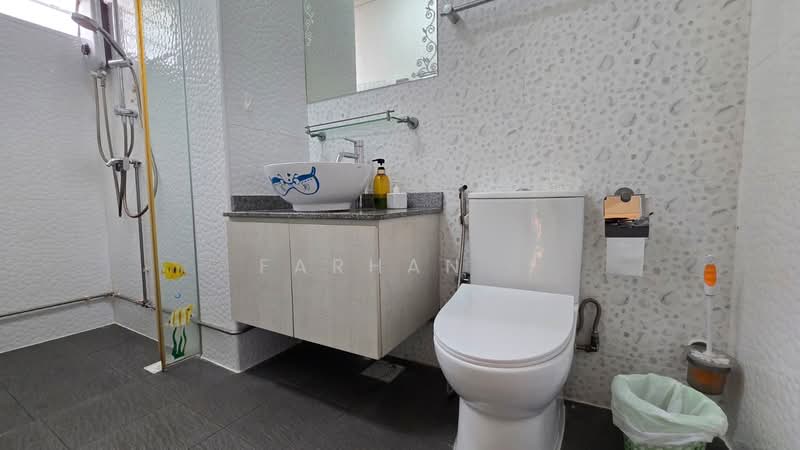 469 Jurong West Street 41, 469 Jurong West Street 41, 4 Bedrooms, 1,625 sqft, HDB Flat For Sale, by Farhan ., 500182538 - Bathroom - PropertyGuru.com.sg