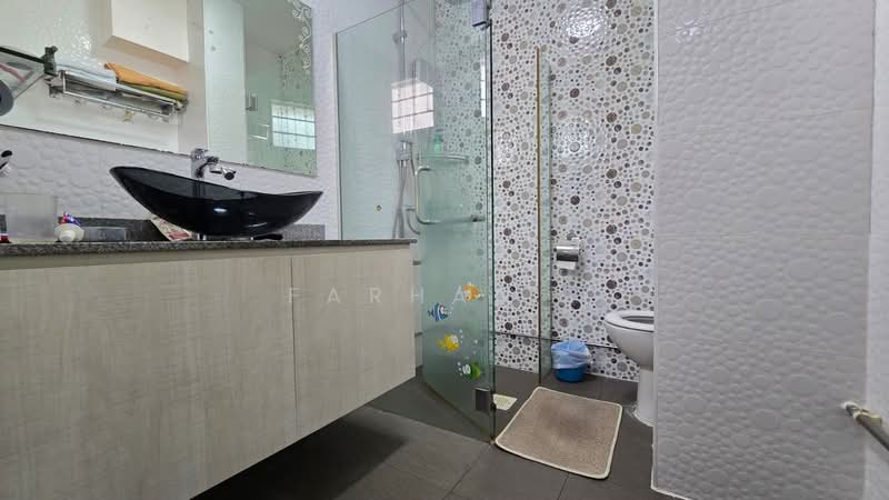 469 Jurong West Street 41, 469 Jurong West Street 41, 4 Bedrooms, 1,625 sqft, HDB Flat For Sale, by Farhan ., 500182538 - Bathroom - PropertyGuru.com.sg