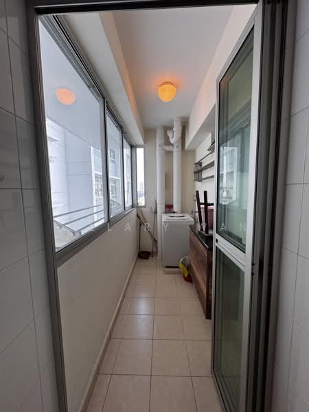 18D Holland Drive, 18D Holland Drive, 3 Bedrooms, 990 sqft, HDB Flat For Sale, by Hillary Wan, 500182539 - Balcony - PropertyGuru.com.sg
