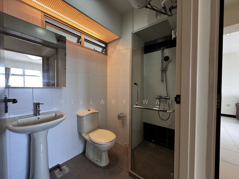 18D Holland Drive, 18D Holland Drive, 3 Bedrooms, 990 sqft, HDB Flat For Sale, by Hillary Wan, 500182539 - Bathroom - PropertyGuru.com.sg