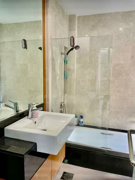 One Fort, 1 Fort Road, 2 Bedrooms, 1,055 sqft, Condominium For Sale, by Evangeline Dua, 500182586 - Bathroom - PropertyGuru.com.sg