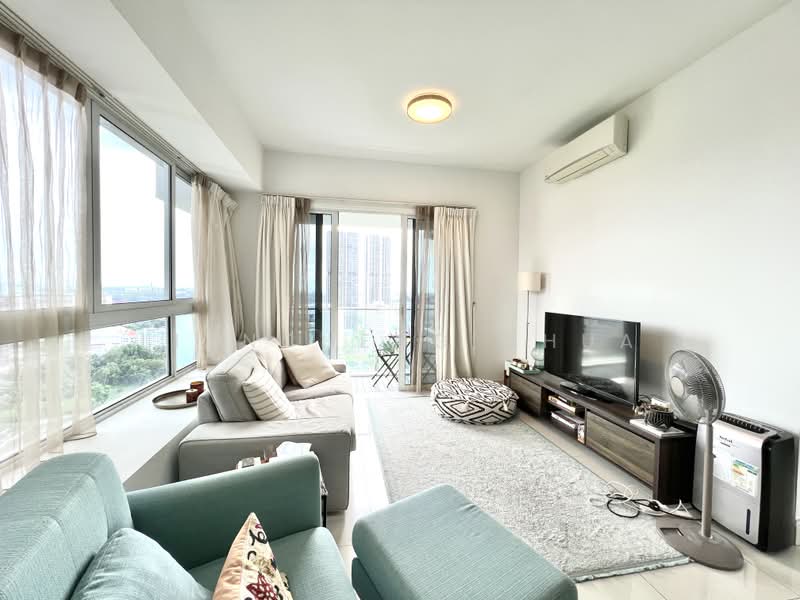 The Regency at Tiong Bahru, 36 Chay Yan Street, 2 Bedrooms, 926 sqft, Condominium For Sale, by Liancheng Chua, 500182590 - Living Room - PropertyGuru.com.sg