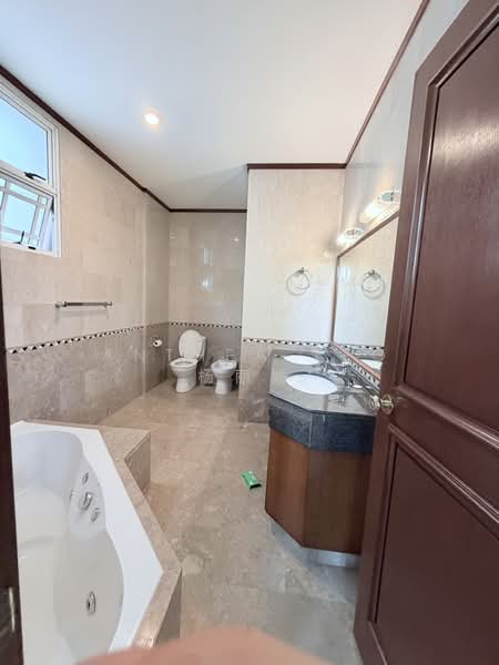 Holland Green, Holland Green, 5 Bedrooms, 4,500 sqft, Detached House For Rent, by Anthea Yeo 杨丽娇, 500182596 - Bathroom - PropertyGuru.com.sg