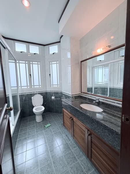 Holland Green, Holland Green, 5 Bedrooms, 4,500 sqft, Detached House For Rent, by Anthea Yeo 杨丽娇, 500182596 - Bathroom - PropertyGuru.com.sg