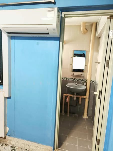 540 Ang Mo Kio Avenue 10, 540 Ang Mo Kio Avenue 10, Room Rental, 108 sqft, HDB Flat For Rent, by Jenny Tan, 500182604 - Bathroom - PropertyGuru.com.sg