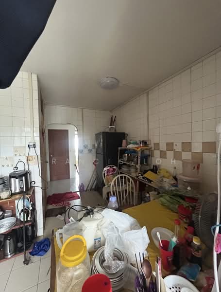 421 Fajar Road, 421 Fajar Road, 3 Bedrooms, 1,119 sqft, HDB Flat For Sale, by Francis Loh, 500182611 - Kitchen - PropertyGuru.com.sg