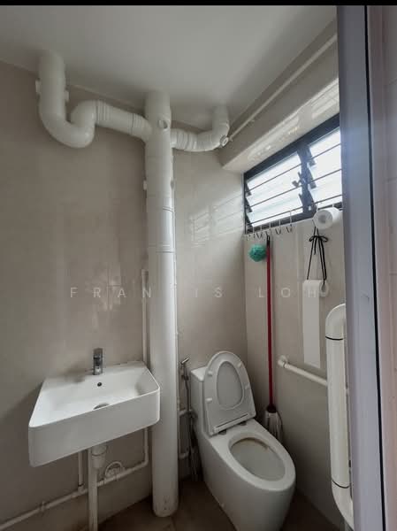 421 Fajar Road, 421 Fajar Road, 3 Bedrooms, 1,119 sqft, HDB Flat For Sale, by Francis Loh, 500182611 - Bathroom - PropertyGuru.com.sg