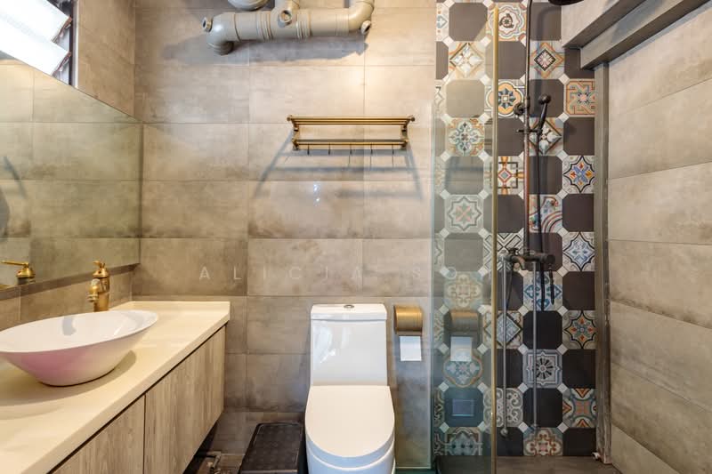 239 Compassvale Walk, 239 Compassvale Walk, 3 Bedrooms, 1,313 sqft, HDB Flat For Sale, by Alicia Soh, 500182613 - Bathroom - PropertyGuru.com.sg