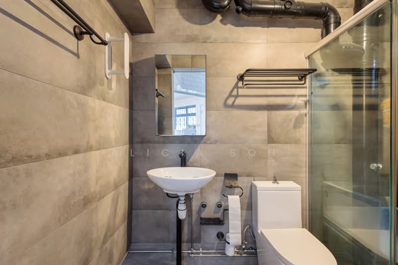 239 Compassvale Walk, 239 Compassvale Walk, 3 Bedrooms, 1,313 sqft, HDB Flat For Sale, by Alicia Soh, 500182613 - Bathroom - PropertyGuru.com.sg