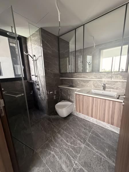 Lentor Modern, Lentor Central, 3 Bedrooms, 990 sqft, Condominium For Sale, by June Leng Yee Hoe, 500182620 - Bathroom - PropertyGuru.com.sg