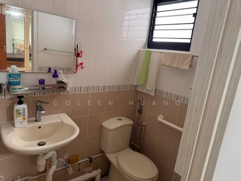 604 Ang Mo Kio Avenue 5, 604 Ang Mo Kio Avenue 5, 2 Bedrooms, 721 sqft, HDB Flat For Rent, by Coleen Huang, 500182625 - Bathroom - PropertyGuru.com.sg
