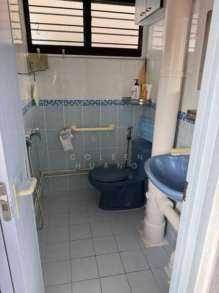604 Ang Mo Kio Avenue 5, 604 Ang Mo Kio Avenue 5, 2 Bedrooms, 721 sqft, HDB Flat For Rent, by Coleen Huang, 500182625 - Bathroom - PropertyGuru.com.sg