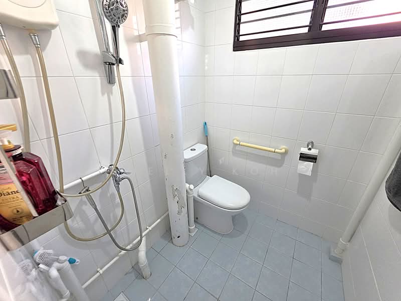405 Hougang Avenue 10, 405 Hougang Avenue 10, 1 Bedroom, 200 sqft, HDB Flat For Rent, by Shelly Koh, 500182651 - Bathroom - PropertyGuru.com.sg