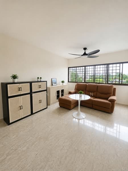 319 Jurong East Street 31, 319 Jurong East Street 31, 3 Bedrooms, 1,119 sqft, HDB Flat For Sale, by Sindy Lin, 500182652 - Living Room - PropertyGuru.com.sg