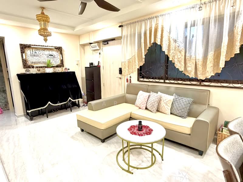 875 Yishun Street 81, 875 Yishun Street 81, 3 Bedrooms, 904 sqft, HDB Flat For Sale, by Akhbar Ariff, 500182658 - Living Room - PropertyGuru.com.sg