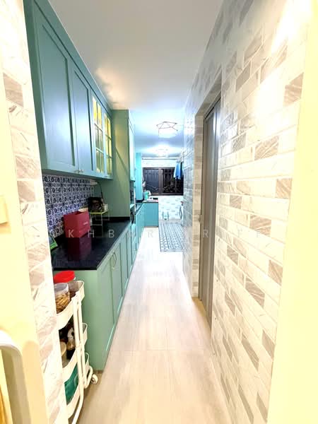 875 Yishun Street 81, 875 Yishun Street 81, 3 Bedrooms, 904 sqft, HDB Flat For Sale, by Akhbar Ariff, 500182658 - Kitchen - PropertyGuru.com.sg