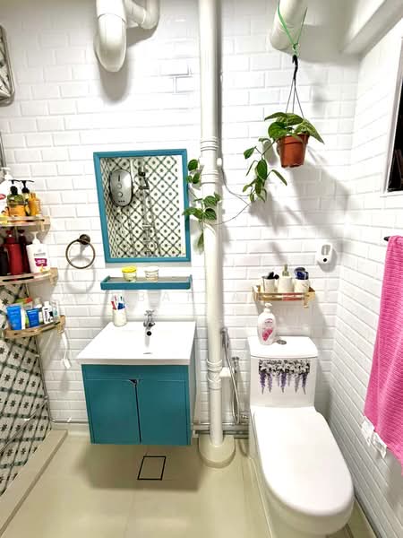 875 Yishun Street 81, 875 Yishun Street 81, 3 Bedrooms, 904 sqft, HDB Flat For Sale, by Akhbar Ariff, 500182658 - Bathroom - PropertyGuru.com.sg
