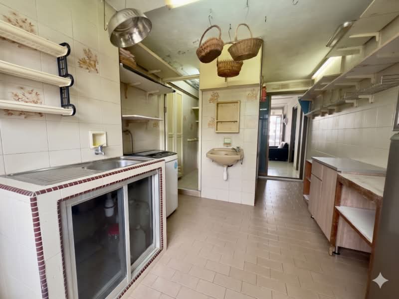 62 Circuit Road, 62 Circuit Road, 4 Bedrooms, 1,087 sqft, HDB Flat For Sale, by Joe Lim, 500182669 - Kitchen - AI decluttered - PropertyGuru.com.sg