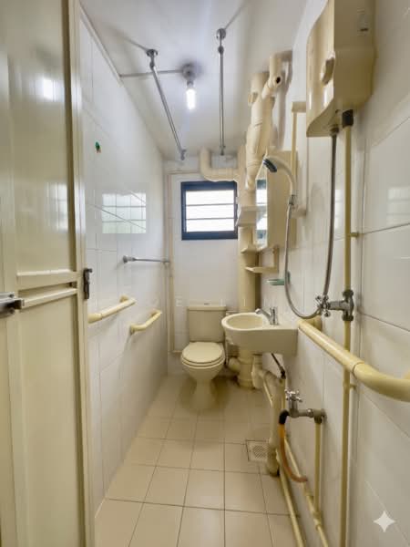 62 Circuit Road, 62 Circuit Road, 4 Bedrooms, 1,087 sqft, HDB Flat For Sale, by Joe Lim, 500182669 - Bathroom - AI decluttered - PropertyGuru.com.sg