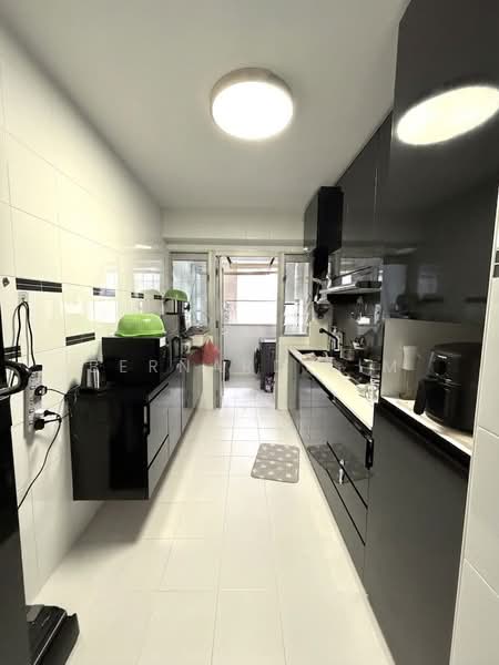 424D Yishun Avenue 11, 424D Yishun Avenue 11, Room Rental, 100 sqft, HDB Flat For Rent, by Bernard Lim, 500182670 - Kitchen - PropertyGuru.com.sg