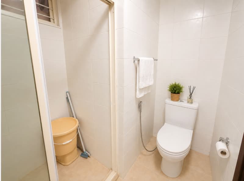 Rio Vista, 32 Upper Serangoon View, 3 Bedrooms, 1,249 sqft, Condominium For Sale, by Klyssa Chong, 500182673 - Bathroom - PropertyGuru.com.sg