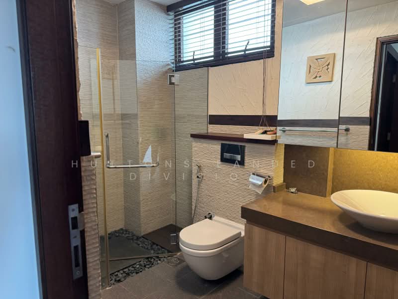 Sea Breeze, , 5 Bedrooms, 6,172 sqft, Semi-Detached House For Sale, by IRENE ZITA WONG, 500182675 - Bathroom - PropertyGuru.com.sg