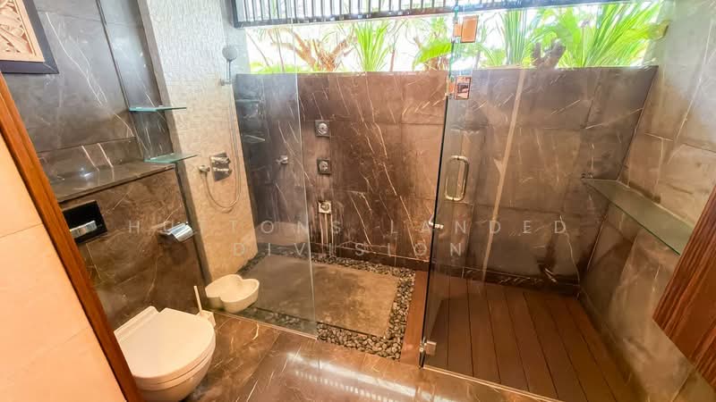 Sea Breeze Terrace, Sea Breeze Avenue, 5 Bedrooms, 6,172 sqft, Semi-Detached House For Sale, by IRENE ZITA WONG, 500182675 - Bathroom - PropertyGuru.com.sg