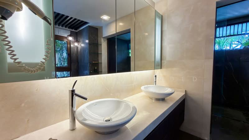 Sea Breeze Terrace, Sea Breeze Avenue, 5 Bedrooms, 6,172 sqft, Semi-Detached House For Sale, by IRENE ZITA WONG, 500182675 - Bathroom - PropertyGuru.com.sg