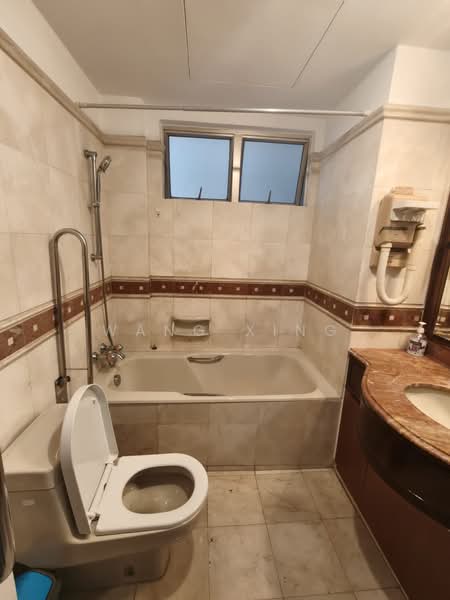 Regent Park, , 4 Bedrooms, 914 sqft, Condominium For Rent, by Wang Xing, 500182678 - Bathroom - PropertyGuru.com.sg