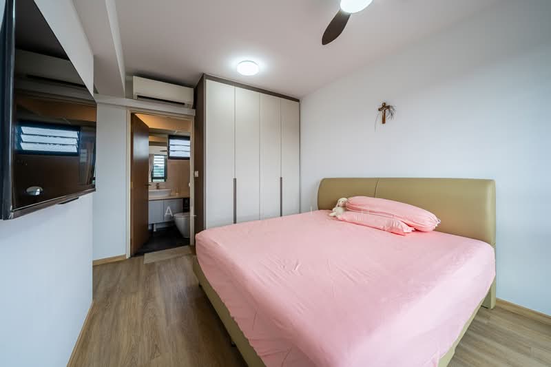94 Dawson Road, 94 Dawson Road, 3 Bedrooms, 947 sqft, HDB Flat For Sale, by Alexa Loh, 500182698 - Master Bedroom - PropertyGuru.com.sg
