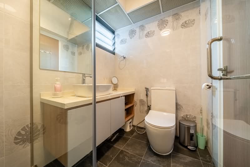 94 Dawson Road, 94 Dawson Road, 3 Bedrooms, 947 sqft, HDB Flat For Sale, by Alexa Loh, 500182698 - Master Bathroom - PropertyGuru.com.sg