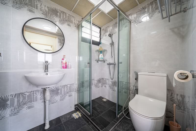 94 Dawson Road, 94 Dawson Road, 3 Bedrooms, 947 sqft, HDB Flat For Sale, by Alexa Loh, 500182698 - Common Bathroom - PropertyGuru.com.sg