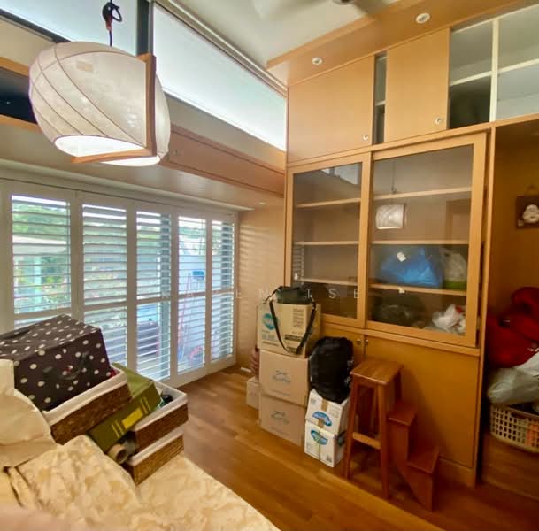 Hillcrest Villa, 5 Hillcrest Road, 5 Bedrooms, 3,100 sqft, Cluster House For Sale, by Karen Tse, 500182700 - 4th bedroom - PropertyGuru.com.sg
