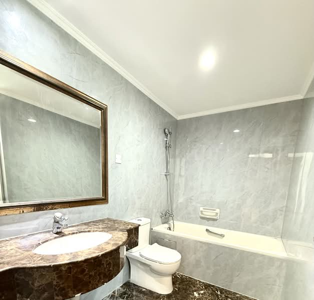 Parc Palais, 53 Hume Avenue, 3 Bedrooms, 1,238 sqft, Condominium For Rent, by Heng Shi Ling, 500182712 - Master Bathroom - PropertyGuru.com.sg