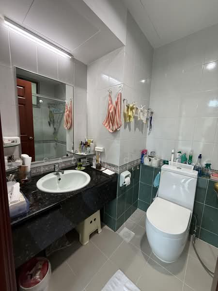 Hume Park II, 19 Hume Avenue, 2 Bedrooms, 1,001 sqft, Condominium For Sale, by Caden Chee, 500182720 - Bathroom - PropertyGuru.com.sg