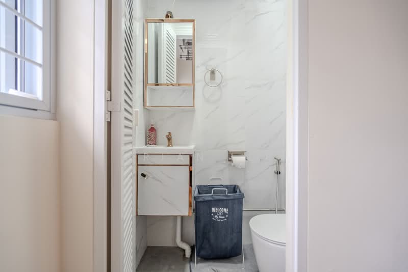 216 Jurong East Street 21, 216 Jurong East Street 21, 3 Bedrooms, 1,593 sqft, HDB Flat For Sale, by Brian Lee, 500182726 - Bathroom - PropertyGuru.com.sg