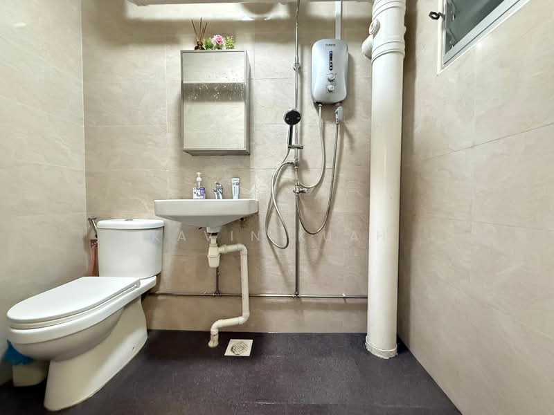 767 Choa Chu Kang Street 54, 767 Choa Chu Kang Street 54, 4 Bedrooms, 1,302 sqft, HDB Flat For Sale, by Kavin Kuah, 500182727 - Bathroom - PropertyGuru.com.sg