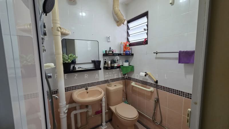 606 Bedok Reservoir Road, 606 Bedok Reservoir Road, 2 Bedrooms, 721 sqft, HDB Flat For Sale, by Fezra Fadzil, 500182732 - Master Bathroom - PropertyGuru.com.sg