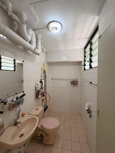 751 Woodlands Circle, 751 Woodlands Circle, 3 Bedrooms, 1,098 sqft, HDB Flat For Sale, by Justin Chong, 500182736 - Bathroom - PropertyGuru.com.sg