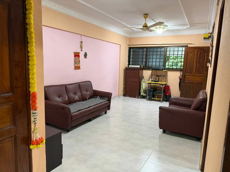 520 Jurong West Street 52, 520 Jurong West Street 52, 2 Bedrooms, 796 sqft, HDB Flat For Sale, by Jaya Ezhil, 500182747 - Living Room - PropertyGuru.com.sg