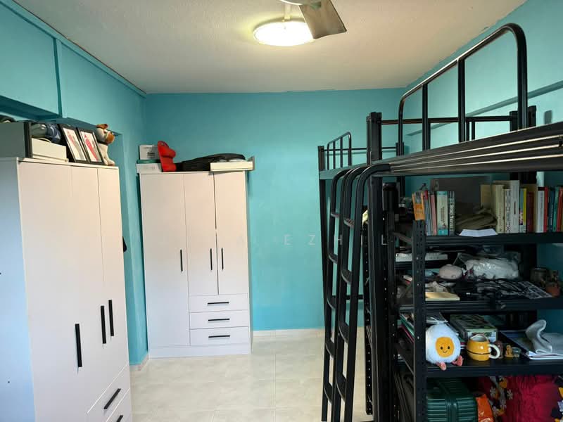 520 Jurong West Street 52, 520 Jurong West Street 52, 2 Bedrooms, 796 sqft, HDB Flat For Sale, by Jaya Ezhil, 500182747 - Bedroom - PropertyGuru.com.sg